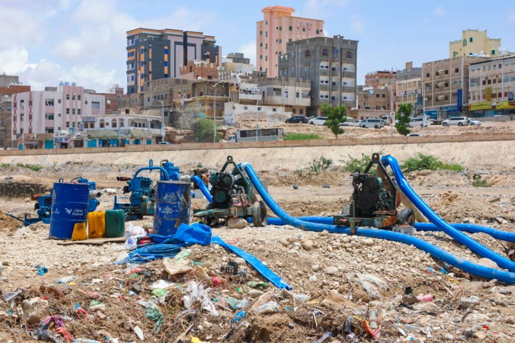 عضو مجلس القيادة البحسني يشيد بجهود السلطة المحلية بحضرموت للحد من تداعيات المنخفض الجوي عضو مجلس القيادة البحسني يشيد بجهود السلطة المحلية بحضرموت للحد من تداعيات المنخفض الجوي