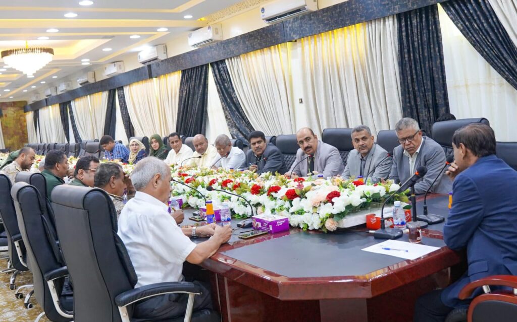 البحسني يرأس اجتماعًا للجنة العليا للاحتفال بالذكرى الثامنة لتحرير ساحل حضرموت من القاعدة البحسني يرأس اجتماعًا للجنة العليا للاحتفال بالذكرى الثامنة لتحرير ساحل حضرموت من القاعدة