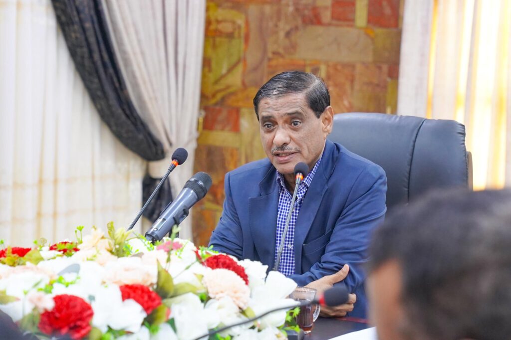 البحسني يرأس اجتماعًا للجنة العليا للاحتفال بالذكرى الثامنة لتحرير ساحل حضرموت من القاعدة البحسني يرأس اجتماعًا للجنة العليا للاحتفال بالذكرى الثامنة لتحرير ساحل حضرموت من القاعدة