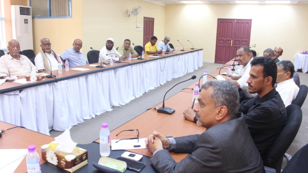 دحان و العمقي يعقدان لقاء موسع مع نقابتي المهن الطبية و الأطباء لمناقشة أوضاع العاملين الصحيين و الأطباء بحضرموت دحان و العمقي يعقدان لقاء موسع مع نقابتي المهن الطبية و الأطباء لمناقشة أوضاع العاملين الصحيين و الأطباء بحضرموت