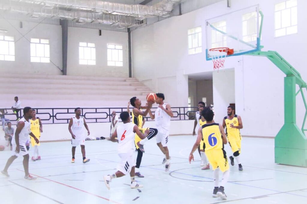 شبام والسلام والأتفاق وسيئون يحققون إنتصارات في البطولة الرمضانية لكرة السلة . شبام والسلام والأتفاق وسيئون يحققون إنتصارات في البطولة الرمضانية لكرة السلة .