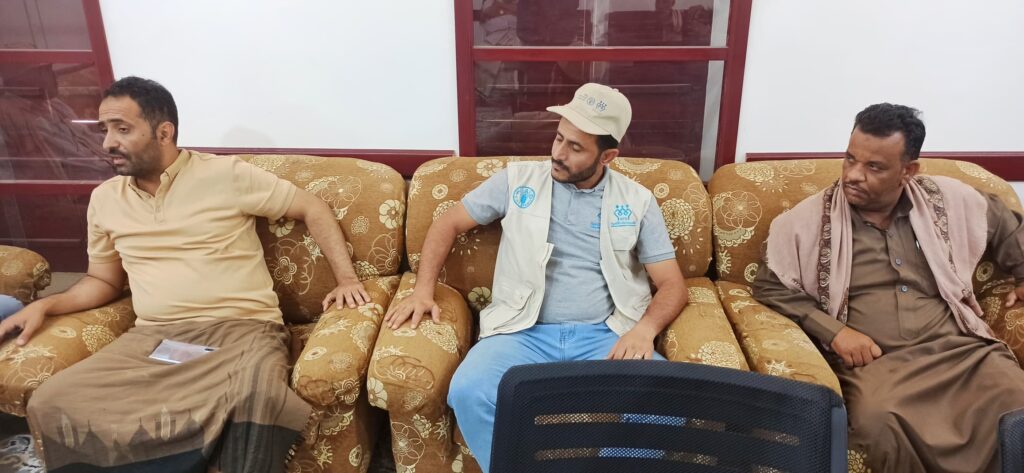 مدير عام شبام يطلع على مستجدات مشروع برنامج الأغذية والزراعة للقدرة على الصمود في قطاع الري والزراعة ( أنظمة الري الحديثة والبيوت المحمية ) بشبام مدير عام شبام يطلع على مستجدات مشروع برنامج الأغذية والزراعة للقدرة على الصمود في قطاع الري والزراعة ( أنظمة الري الحديثة والبيوت المحمية ) بشبام