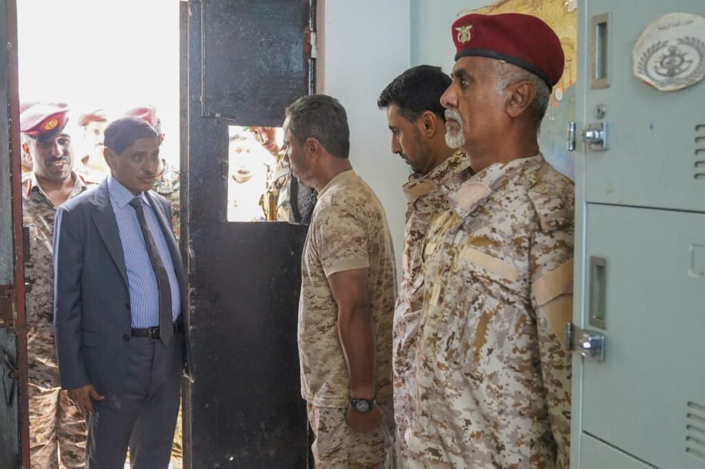 اللواء الركن البحسني يطلع على جاهزية عدد من الوحدات العسكرية والأمنية بساحل حضرموت بشأن الاستعداد القتالي الكامل اللواء الركن البحسني يطلع على جاهزية عدد من الوحدات العسكرية والأمنية بساحل حضرموت بشأن الاستعداد القتالي الكامل