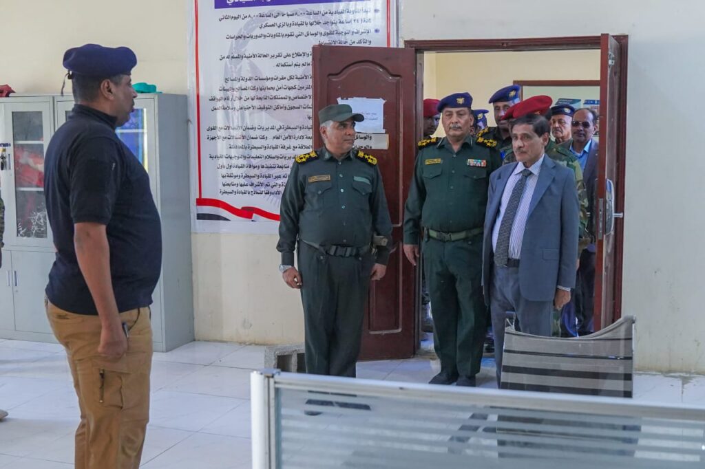 اللواء الركن البحسني يطلع على جاهزية عدد من الوحدات العسكرية والأمنية بساحل حضرموت بشأن الاستعداد القتالي الكامل اللواء الركن البحسني يطلع على جاهزية عدد من الوحدات العسكرية والأمنية بساحل حضرموت بشأن الاستعداد القتالي الكامل