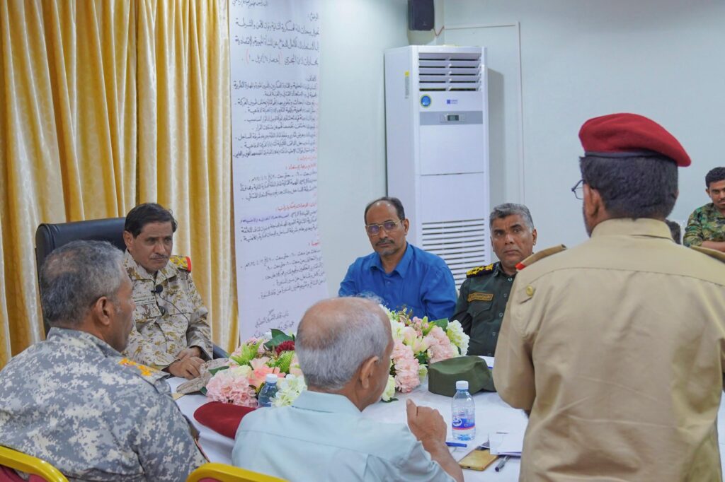 اللواء الركن البحسني يقف أمام التقرير اليومي للجنة الأمنية بساحل حضرموت اللواء الركن البحسني يقف أمام التقرير اليومي للجنة الأمنية بساحل حضرموت