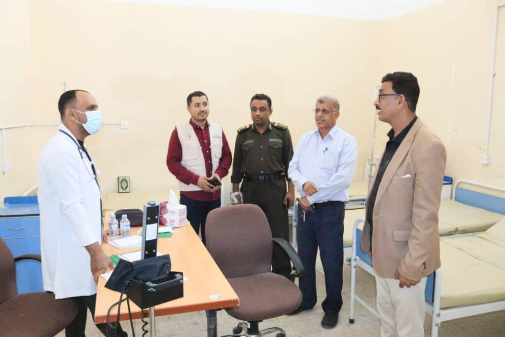 بالتنسيق مع مكتب وزارة الصحة العامة والسكان بحضرموت الساحل .. تدشين مشروع القافلة الطبية التخصصية لنزلاء الإصلاحية المركزية تنفذه مؤسسة الطبيب الزائر التنموية بتمويل من مؤسسة صلة للتنمية بالمكلا بالتنسيق مع مكتب وزارة الصحة العامة والسكان بحضرموت الساحل .. تدشين مشروع القافلة الطبية التخصصية لنزلاء الإصلاحية المركزية تنفذه مؤسسة الطبيب الزائر التنموية بتمويل من مؤسسة صلة للتنمية بالمكلا