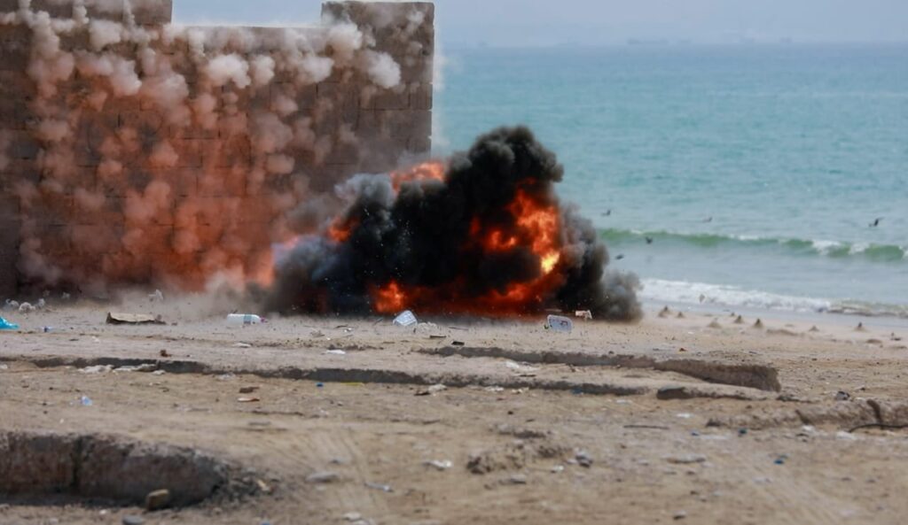 اللواء الركن البحسني يشرف على عدد من التدريبات لفرضيات نفذتها قوات النخبة الحضرمية والأمن العام اللواء الركن البحسني يشرف على عدد من التدريبات لفرضيات نفذتها قوات النخبة الحضرمية والأمن العام