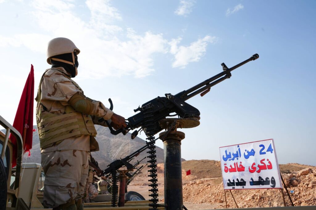 اللواء الركن البحسني يشهد مشروع رماية بالذخيرة الحيّة للواء النخبة الحضرمي في الهجوم لفتح خطوط بأرض المعركة اللواء الركن البحسني يشهد مشروع رماية بالذخيرة الحيّة للواء النخبة الحضرمي في الهجوم لفتح خطوط بأرض المعركة