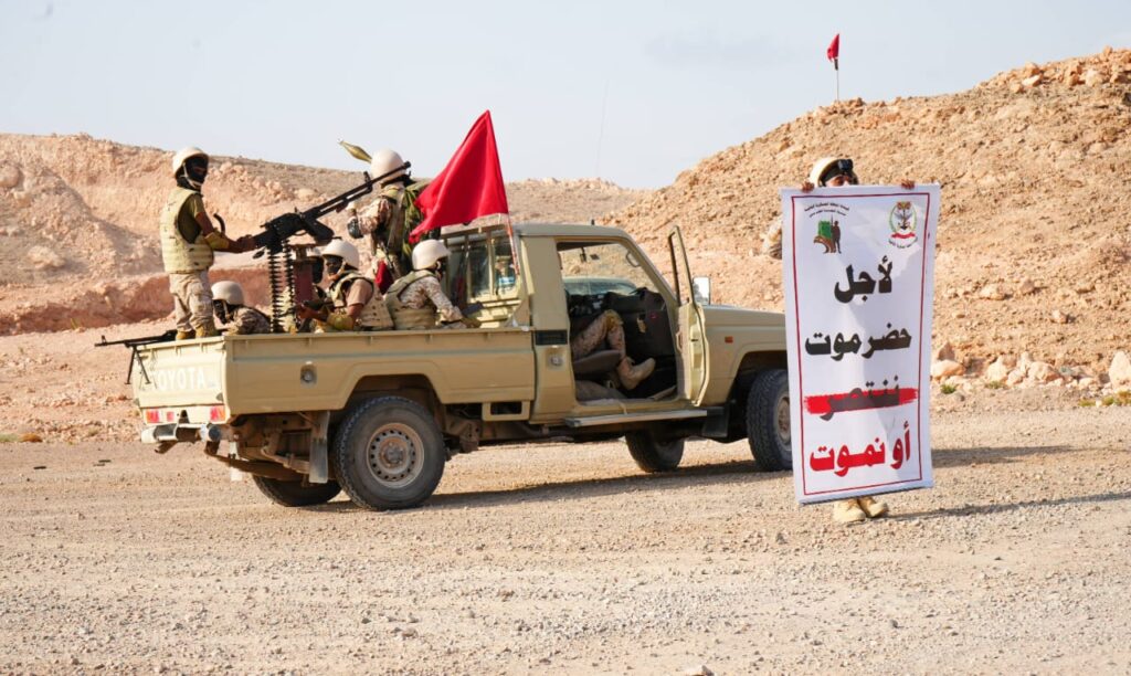 اللواء الركن البحسني يشهد مشروع رماية بالذخيرة الحيّة للواء النخبة الحضرمي في الهجوم لفتح خطوط بأرض المعركة اللواء الركن البحسني يشهد مشروع رماية بالذخيرة الحيّة للواء النخبة الحضرمي في الهجوم لفتح خطوط بأرض المعركة