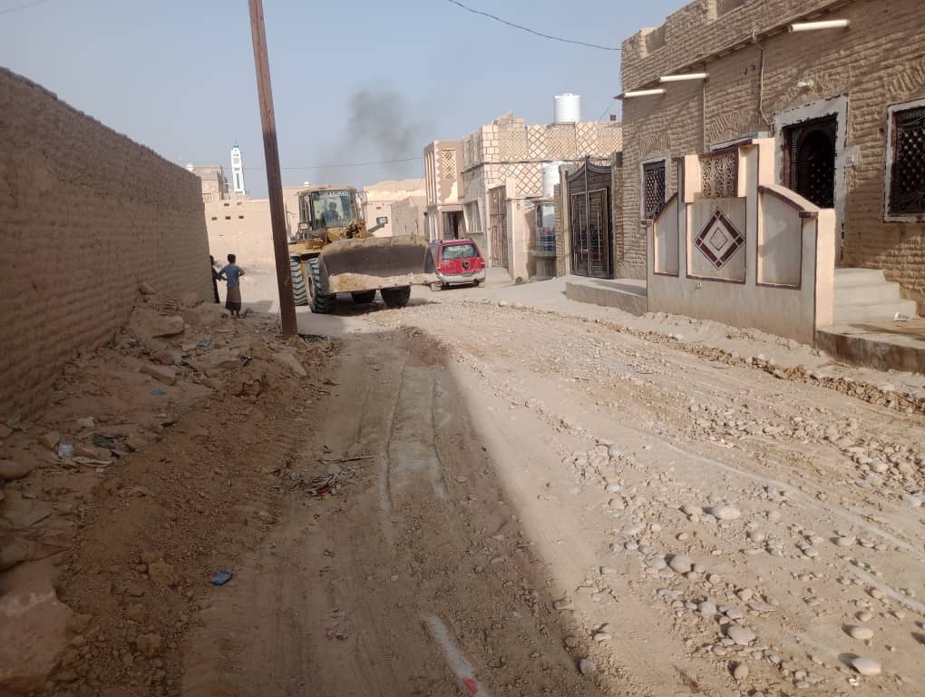 بتمويل من السلطة المحلية بمديرية غيل بن يمين مؤسسة المعالي الخيرية التنموية تنفذ مشروع ردم وتمهيد الخط الواصل من جامع مسجد النور إلى مسجد الخير بتمويل من السلطة المحلية بمديرية غيل بن يمين مؤسسة المعالي الخيرية التنموية تنفذ مشروع ردم وتمهيد الخط الواصل من جامع مسجد النور إلى مسجد الخير