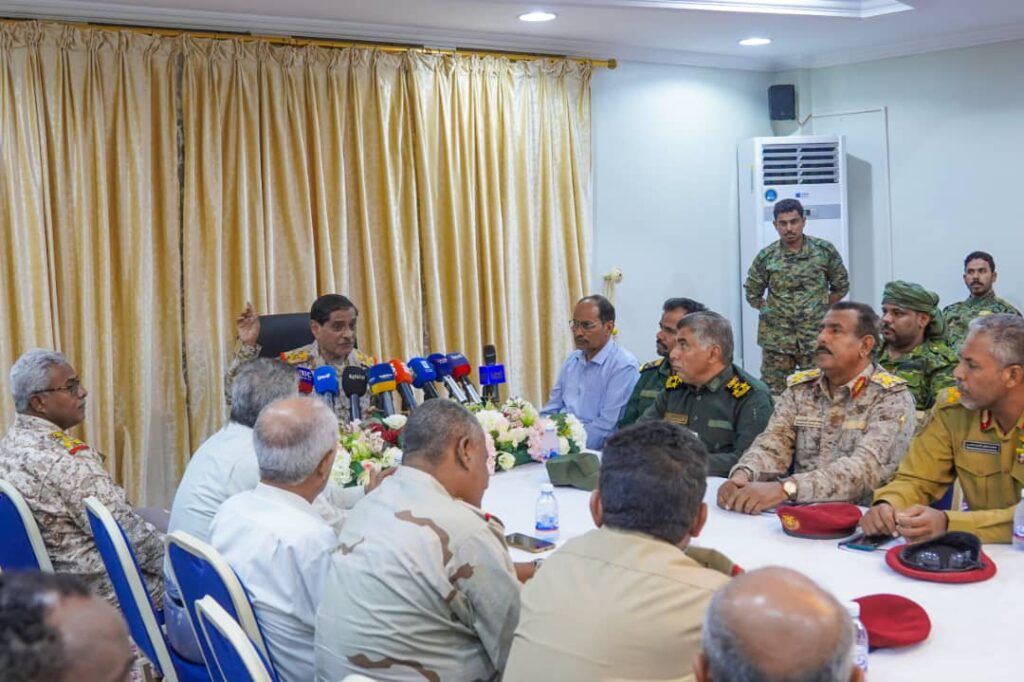 اللواء الركن البحسني يؤكد نجاح الأهداف التي وضعت لمشروع التمرين العسكري لقوات النخبة الحضرمية وأمن ساحل حضرموت اللواء الركن البحسني يؤكد نجاح الأهداف التي وضعت لمشروع التمرين العسكري لقوات النخبة الحضرمية وأمن ساحل حضرموت