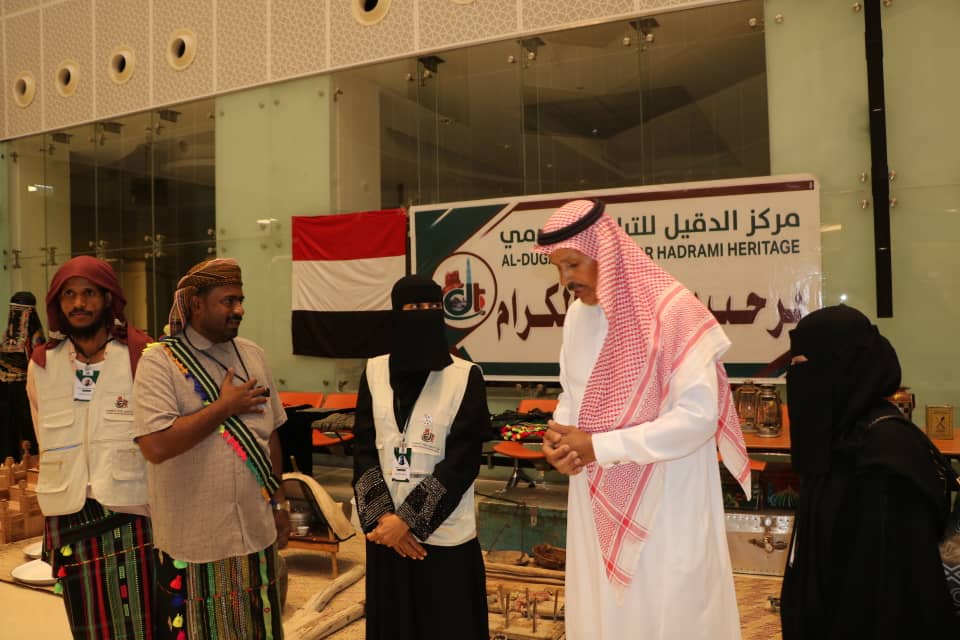 "الركن اليمني يسرق الأضواء في يومه الثاني من مهرجان الوطن العربي بصلالة" "الركن اليمني يسرق الأضواء في يومه الثاني من مهرجان الوطن العربي بصلالة"