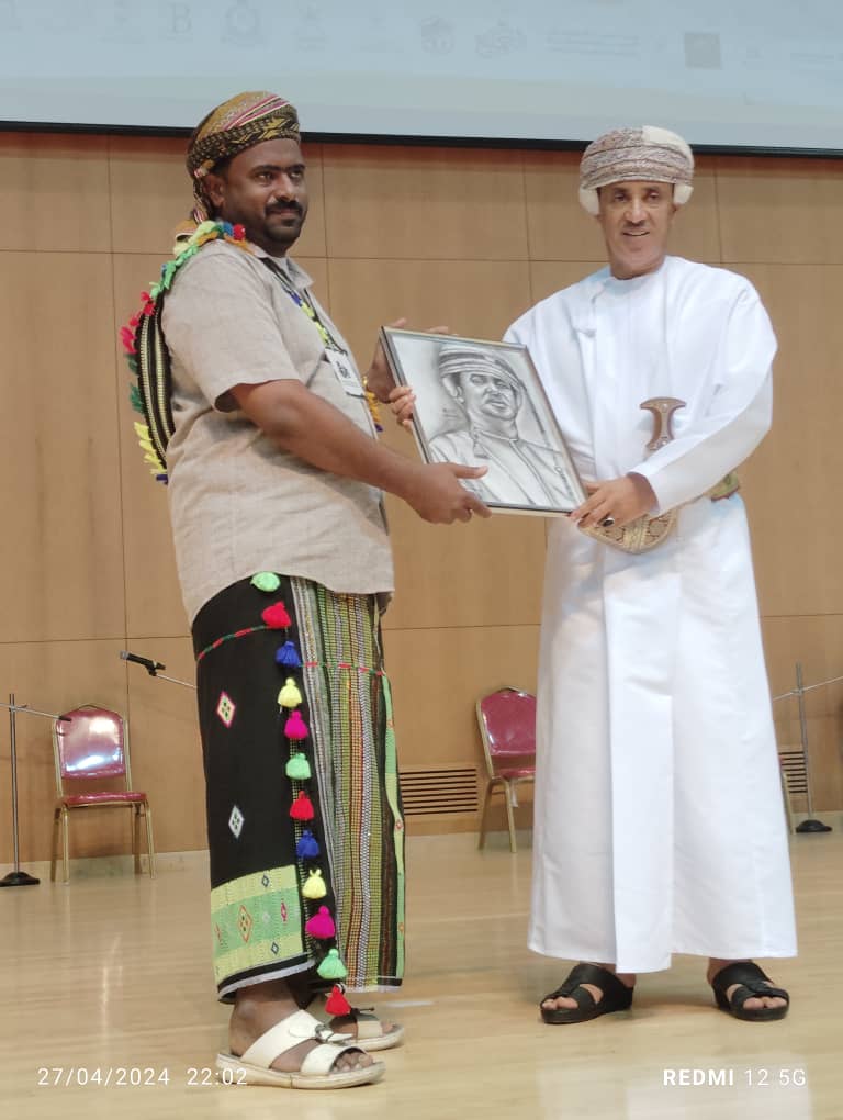 مركز الدقيل للتراث الحضرمي يختتم مشاركته في مهرجان الوطن العربي الثاني بصلالة بلوحة الغيلي التراثية. مركز الدقيل للتراث الحضرمي يختتم مشاركته في مهرجان الوطن العربي الثاني بصلالة بلوحة الغيلي التراثية.