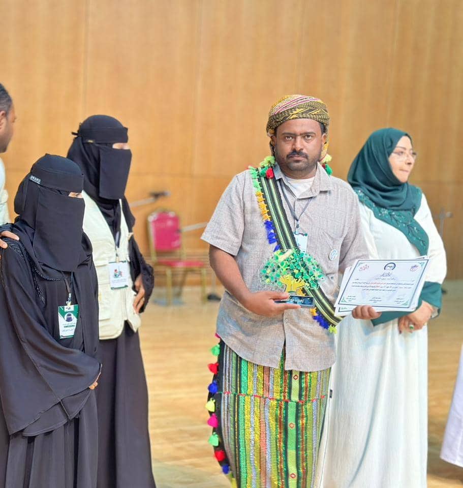 مركز الدقيل للتراث الحضرمي يختتم مشاركته في مهرجان الوطن العربي الثاني بصلالة بلوحة الغيلي التراثية. مركز الدقيل للتراث الحضرمي يختتم مشاركته في مهرجان الوطن العربي الثاني بصلالة بلوحة الغيلي التراثية.