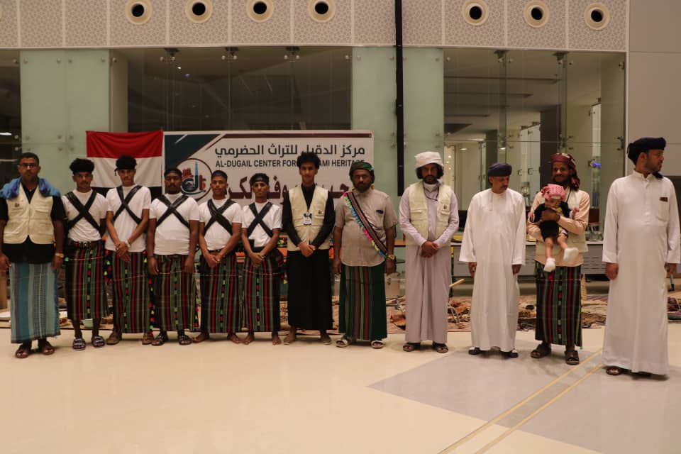 مركز الدقيل للتراث الحضرمي يختتم مشاركته في مهرجان الوطن العربي الثاني بصلالة بلوحة الغيلي التراثية. مركز الدقيل للتراث الحضرمي يختتم مشاركته في مهرجان الوطن العربي الثاني بصلالة بلوحة الغيلي التراثية.