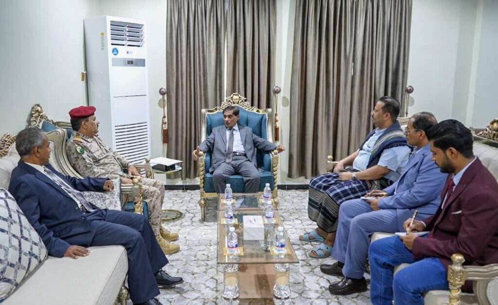 عضو مجلس القيادة الرئاسي البحسني يطلع من وزير الدفاع على مستجدات الأوضاع العسكرية في جبهات القتال عضو مجلس القيادة الرئاسي البحسني يطلع من وزير الدفاع على مستجدات الأوضاع العسكرية في جبهات القتال