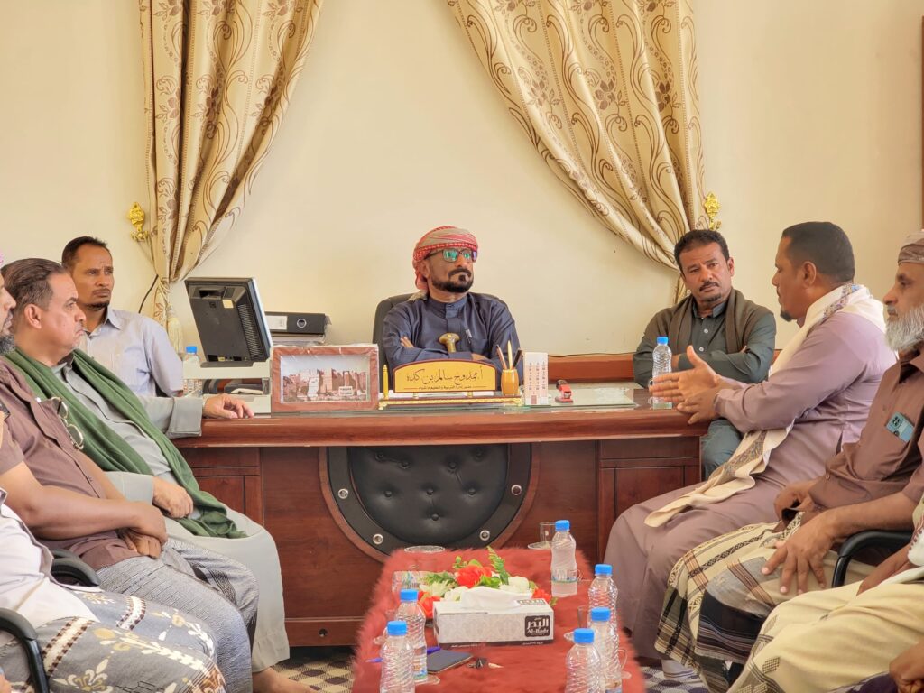 مدير عام شبام يلتقي بمدراء المدارس الحكومية لمناقشة أوضاع التعليم في المديرية مدير عام شبام يلتقي بمدراء المدارس الحكومية لمناقشة أوضاع التعليم في المديرية