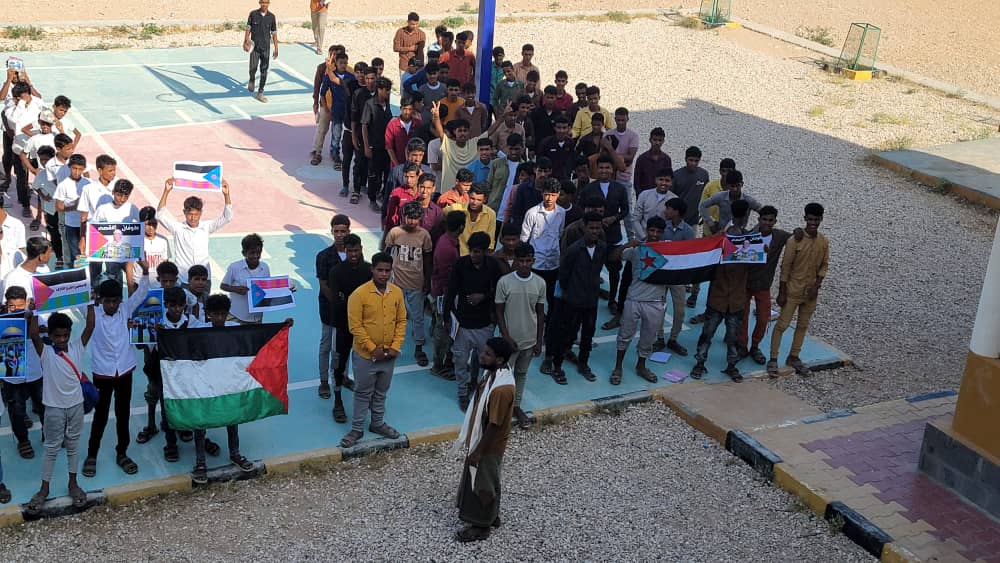 شاهد بالصور ..الحراك الثوري بمحافظة حضرموت ينظم بمنطقة فوه بالمكلا تظاهرة جماهيرية حاشدة تضامنًا مع الشعب الفلسطيني في غزة .. ويؤكد تضامنه مع حقوق ومطالب المعلمين شاهد بالصور ..الحراك الثوري بمحافظة حضرموت ينظم بمنطقة فوه بالمكلا تظاهرة جماهيرية حاشدة تضامنًا مع الشعب الفلسطيني في غزة .. ويؤكد تضامنه مع حقوق ومطالب المعلمين