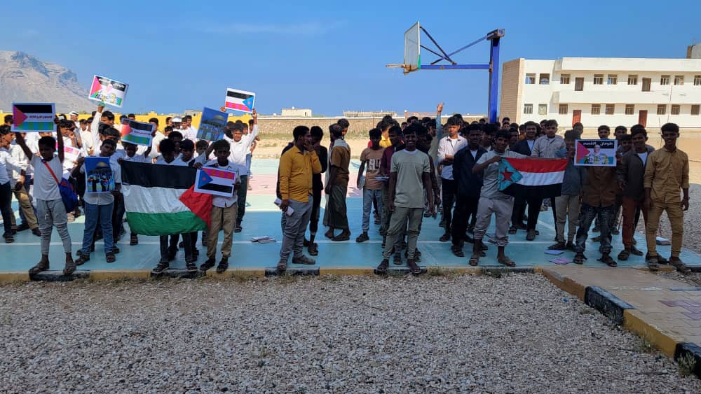 شاهد بالصور ..الحراك الثوري بمحافظة حضرموت ينظم بمنطقة فوه بالمكلا تظاهرة جماهيرية حاشدة تضامنًا مع الشعب الفلسطيني في غزة .. ويؤكد تضامنه مع حقوق ومطالب المعلمين شاهد بالصور ..الحراك الثوري بمحافظة حضرموت ينظم بمنطقة فوه بالمكلا تظاهرة جماهيرية حاشدة تضامنًا مع الشعب الفلسطيني في غزة .. ويؤكد تضامنه مع حقوق ومطالب المعلمين