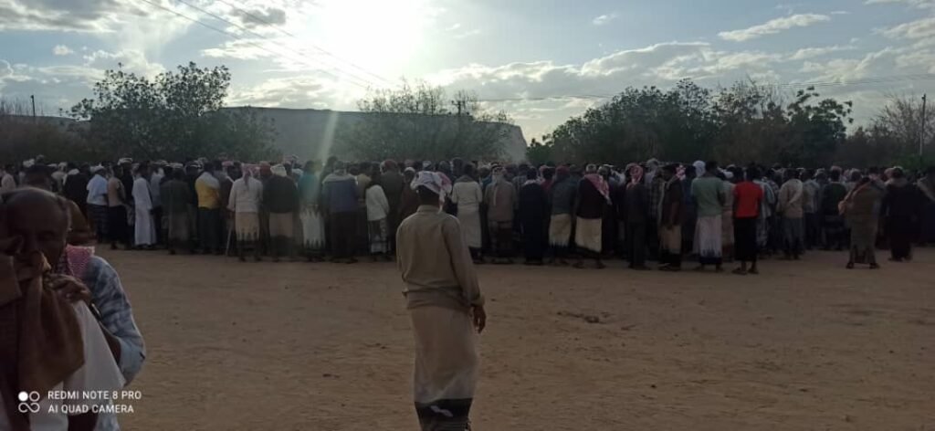 حشود كبيرة من المواطنين تشيع جنازه الاستاذ التربوي عوض يسلم السكوتي في مديرية حورة ووادي العين حشود كبيرة من المواطنين تشيع جنازه الاستاذ التربوي عوض يسلم السكوتي في مديرية حورة ووادي العين