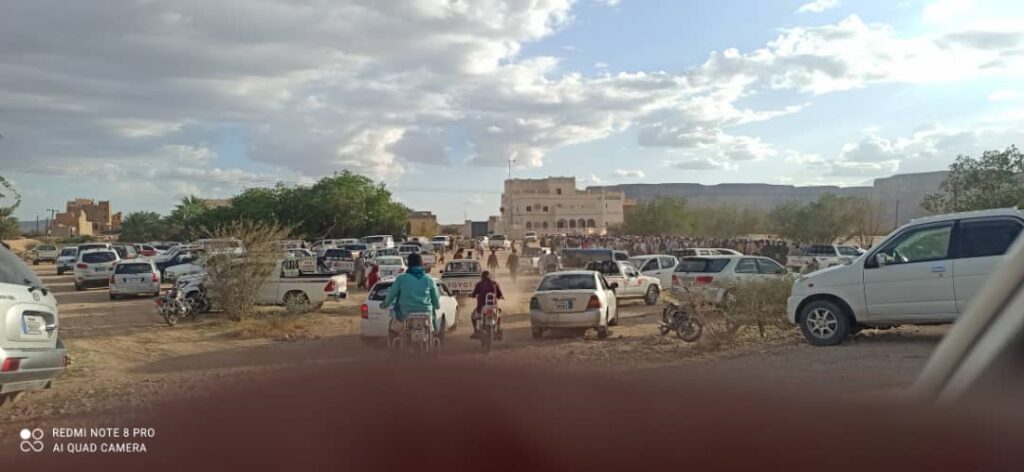 حشود كبيرة من المواطنين تشيع جنازه الاستاذ التربوي عوض يسلم السكوتي في مديرية حورة ووادي العين حشود كبيرة من المواطنين تشيع جنازه الاستاذ التربوي عوض يسلم السكوتي في مديرية حورة ووادي العين