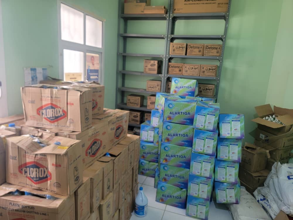 مكتب وزارة الصحة و السكان بحضرموت الساحل يدشن استلام الدفعة الأولى من منحة مواد النظافة و المعقمات بمركز حي السلام الصحي بالمكلا مقدمة منظمة أنترسوس مكتب وزارة الصحة و السكان بحضرموت الساحل يدشن استلام الدفعة الأولى من منحة مواد النظافة و المعقمات بمركز حي السلام الصحي بالمكلا مقدمة منظمة أنترسوس