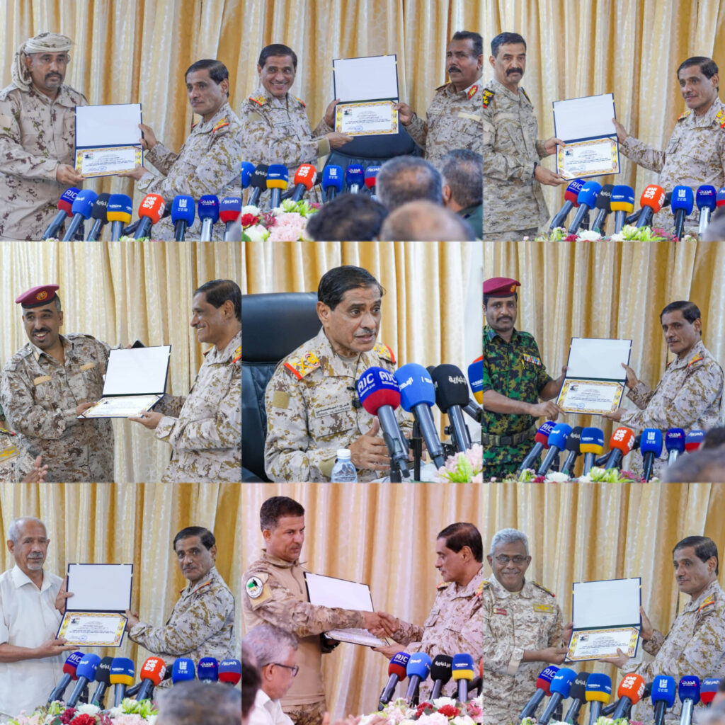 اللواء الركن البحسني يؤكد نجاح الأهداف التي وضعت لمشروع التمرين العسكري لقوات النخبة الحضرمية وأمن ساحل حضرموت اللواء الركن البحسني يؤكد نجاح الأهداف التي وضعت لمشروع التمرين العسكري لقوات النخبة الحضرمية وأمن ساحل حضرموت