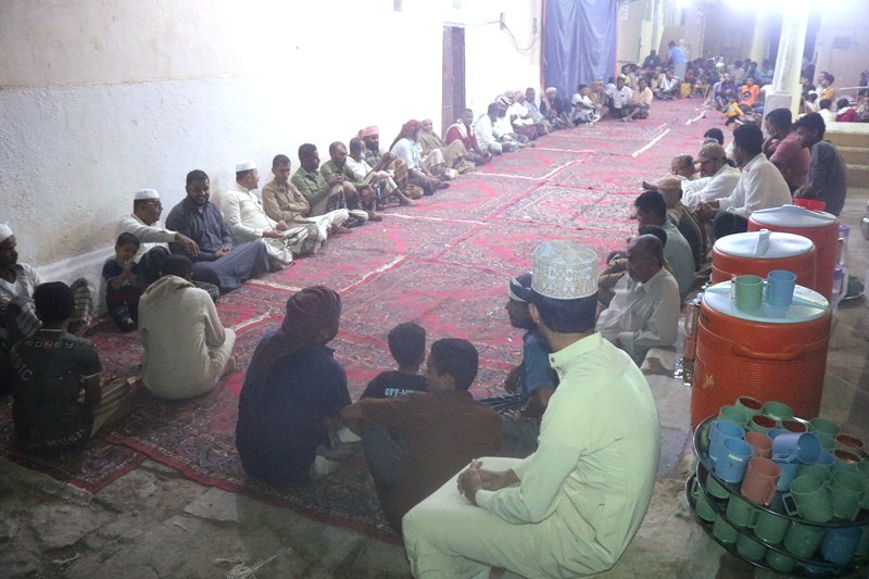 اهالي حارة مسجد جامع سميح الجهة الجنوبية بسحيل سيئون يقيمون إفطارهم السنوي اهالي حارة مسجد جامع سميح الجهة الجنوبية بسحيل سيئون يقيمون إفطارهم السنوي