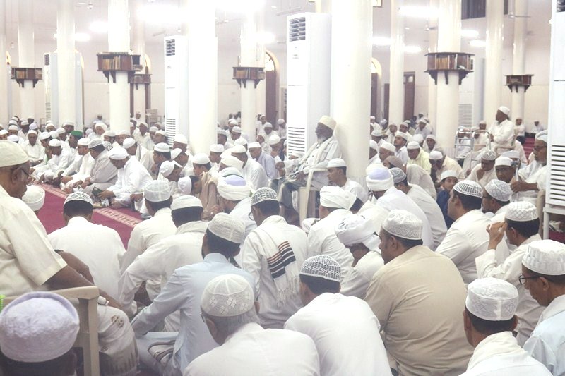 فيما يحتشد الأهالي لإحيائها بالابتهالات في توديع شهر رمضان .. ختايم ليلة 27 رمضان في كبرى جوامع سيئون فيما يحتشد الأهالي لإحيائها بالابتهالات في توديع شهر رمضان .. ختايم ليلة 27 رمضان في كبرى جوامع سيئون