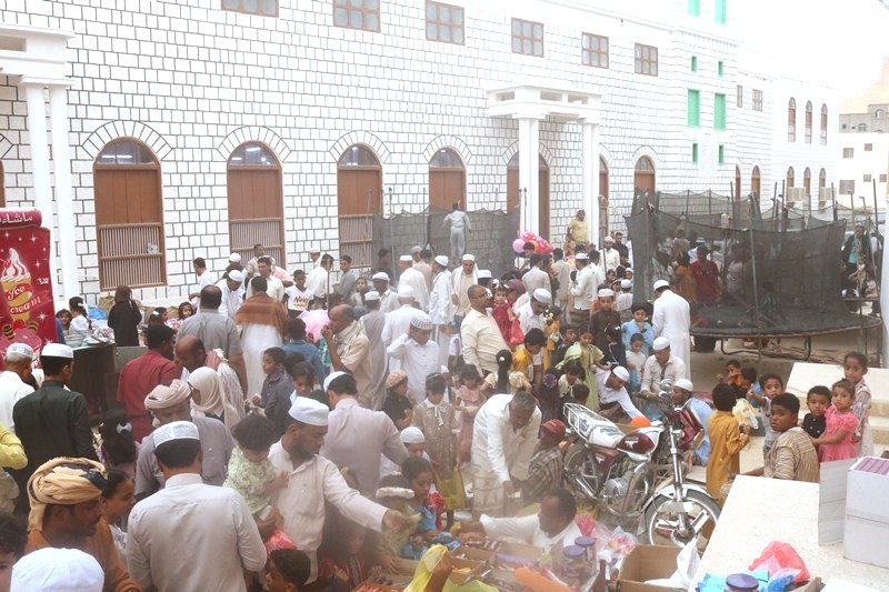 فيما يحتشد الأهالي لإحيائها بالابتهالات في توديع شهر رمضان .. ختايم ليلة 27 رمضان في كبرى جوامع سيئون فيما يحتشد الأهالي لإحيائها بالابتهالات في توديع شهر رمضان .. ختايم ليلة 27 رمضان في كبرى جوامع سيئون