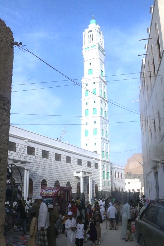 فيما يحتشد الأهالي لإحيائها بالابتهالات في توديع شهر رمضان .. ختايم ليلة 27 رمضان في كبرى جوامع سيئون فيما يحتشد الأهالي لإحيائها بالابتهالات في توديع شهر رمضان .. ختايم ليلة 27 رمضان في كبرى جوامع سيئون