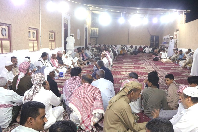 الشخصية الاجتماعية والرياضية الشيخ / محمد عامر باجري يقيم مأدبة إفطار وامسية رمضانية ببيته العامر بمنطقة بور التاريخية الشخصية الاجتماعية والرياضية الشيخ / محمد عامر باجري يقيم مأدبة إفطار وامسية رمضانية ببيته العامر بمنطقة بور التاريخية