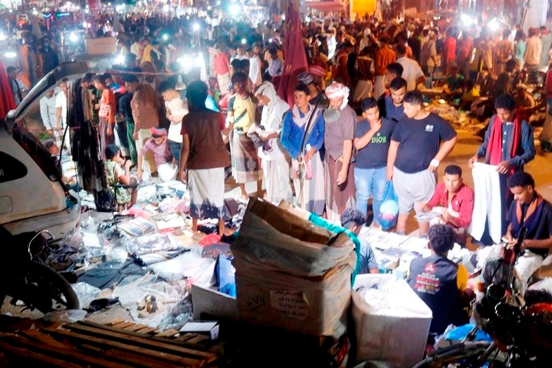 مشاهد وصور في عصرية وليلة استقبال عيد الفطر بسوق مدينة سيئون 1445هـ مشاهد وصور في عصرية وليلة استقبال عيد الفطر بسوق مدينة سيئون 1445هـ