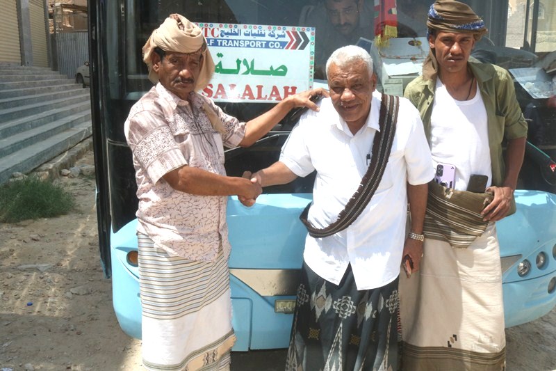 الشاعر الشعبي الحضرمي القدير باحارثة يشارك في مهرجان الوطن العربي للإبداع الثقافي الدولي بسلطنة عمان الشاعر الشعبي الحضرمي القدير باحارثة يشارك في مهرجان الوطن العربي للإبداع الثقافي الدولي بسلطنة عمان