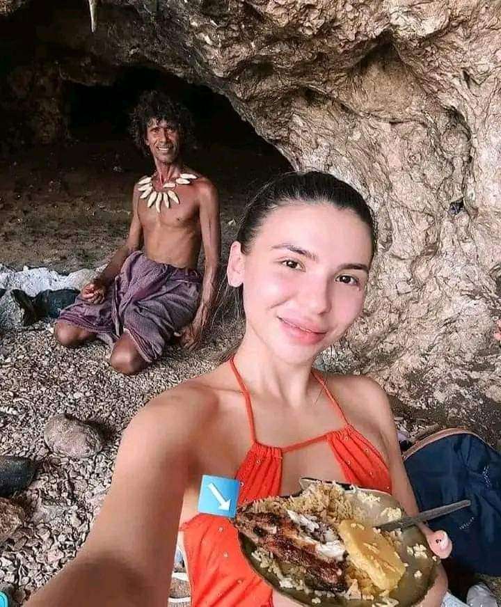 رجل الكهف يعيش كما تركه أبونا آدم في ارخبيل سقطرى .. ويستقبل السياح شاهد الـ(صور) رجل الكهف يعيش كما تركه أبونا آدم في ارخبيل سقطرى .. ويستقبل السياح شاهد الـ(صور)