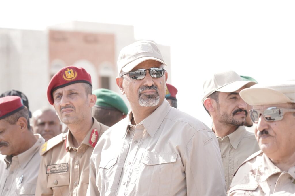 " الرئيس الزُبيدي " يتفقد سير تنفيذ برامج التدريب والتأهيل لمنتسبي القوات المسلحة الجنوبية " الرئيس الزُبيدي " يتفقد سير تنفيذ برامج التدريب والتأهيل لمنتسبي القوات المسلحة الجنوبية