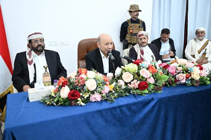 رئيس مجلس القيادة يلتقي القيادات الرسمية والسياسية والشعبية في محافظة مأرب رئيس مجلس القيادة يلتقي القيادات الرسمية والسياسية والشعبية في محافظة مأرب