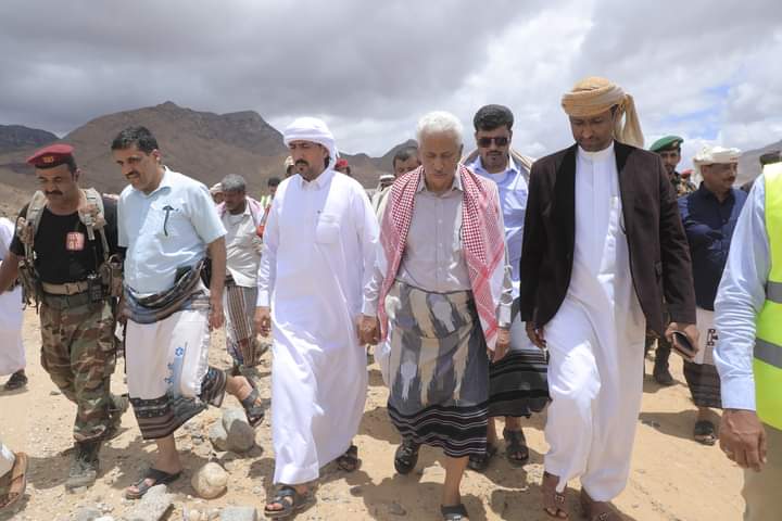 بتمويل السلطة المحلية .. محافظ المهرة بن ياسر يدشن مشروع تشغيل (6) آبار ارتوازية بمنطقة البطاحية بمديرية المسيلة بتمويل السلطة المحلية .. محافظ المهرة بن ياسر يدشن مشروع تشغيل (6) آبار ارتوازية بمنطقة البطاحية بمديرية المسيلة