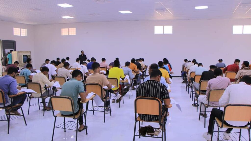 الوكيل العامري يدشن الامتحانات النهائية بكلية المجتمع بسيئون الوكيل العامري يدشن الامتحانات النهائية بكلية المجتمع بسيئون