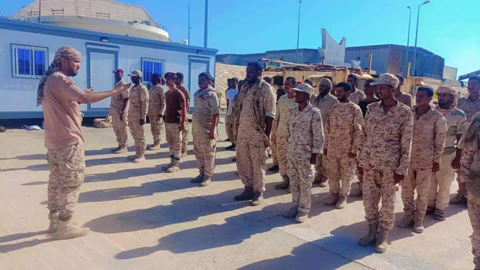 استعدادًا لموسم البلدة.. قوات خفر السواحل بحضرموت تنفذ دورة في الإسعافات الأولية والإنقاذ للغريق استعدادًا لموسم البلدة.. قوات خفر السواحل بحضرموت تنفذ دورة في الإسعافات الأولية والإنقاذ للغريق