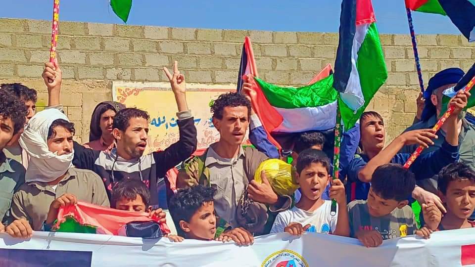 الحراك الثوري بمحافظة شبوة ينظم وقفة احتجاجية بنصاب مناصرة لغزة ويستنكر إقدام مجاميع مسلحة منع التظاهر السلمي المناصر للشعب الفلسطيني .. ويصدر بياناً الحراك الثوري بمحافظة شبوة ينظم وقفة احتجاجية بنصاب مناصرة لغزة ويستنكر إقدام مجاميع مسلحة منع التظاهر السلمي المناصر للشعب الفلسطيني .. ويصدر بياناً