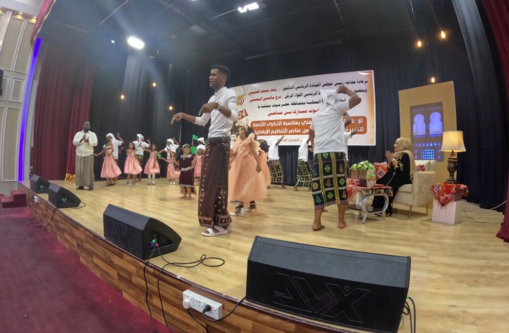 بحضور عضو مجلس القيادة الرئاسي ووزير الدفاع .. السلطة المحلية بحضرموت تنظم حفلاً خطابيًا وفنيًا بمناسبة الذكرى الـ8 لتحرير ساحل حضرموت من تنظيم القاعدة بحضور عضو مجلس القيادة الرئاسي ووزير الدفاع .. السلطة المحلية بحضرموت تنظم حفلاً خطابيًا وفنيًا بمناسبة الذكرى الـ8 لتحرير ساحل حضرموت من تنظيم القاعدة