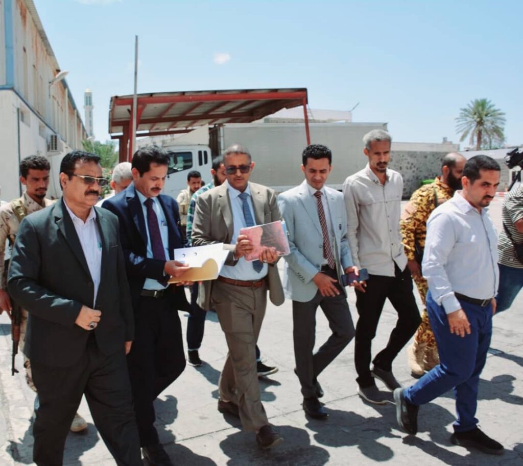 في زيارة تفقدية لفرع المؤسسة العامة لمطابع الكتاب المدرسي بعدن .. العباب والداؤودي يزوران فرع المطابع بالمنصورة ويشيدا بجهود العاملين في زيارة تفقدية لفرع المؤسسة العامة لمطابع الكتاب المدرسي بعدن .. العباب والداؤودي يزوران فرع المطابع بالمنصورة ويشيدا بجهود العاملين