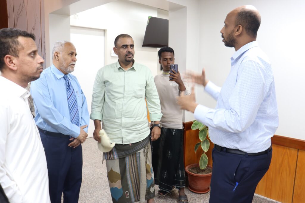 قيادة مؤسسة أيادي الخير للتنمية تزور مركز المكلا للعلاج الإشعاعي قيادة مؤسسة أيادي الخير للتنمية تزور مركز المكلا للعلاج الإشعاعي