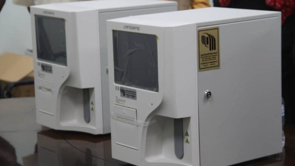 مكتب وزارة الصحة العامة والسكان يدشن مشروع توريد وتركيب أجهزة فحص الدم العام CBC وتدريب العاملين عليها بدعم من منظمة اليونيسيف بحضرموت الساحل مكتب وزارة الصحة العامة والسكان يدشن مشروع توريد وتركيب أجهزة فحص الدم العام CBC وتدريب العاملين عليها بدعم من منظمة اليونيسيف بحضرموت الساحل