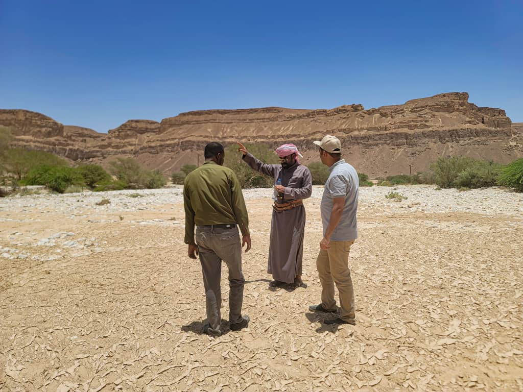 " وادي سر بين هجرة اهاليه وتهدد اراضيه الزراعية " .. مدير زراعة القطن يقف مع فريق مؤسسة بناء على احتياجات الزراعة بوادي سر " وادي سر بين هجرة اهاليه وتهدد اراضيه الزراعية " .. مدير زراعة القطن يقف مع فريق مؤسسة بناء على احتياجات الزراعة بوادي سر
