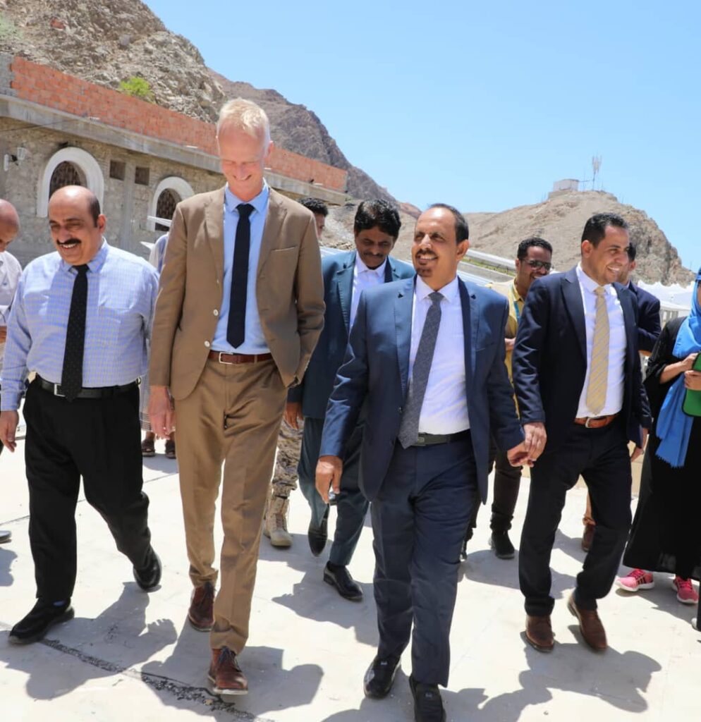 المحافظ بن ماضي يضع حجر الأساس لمركز صادرات الأسماك ويدشن مشروع منظومة الطاقة لمدارس ومجمعات تعليمية المحافظ بن ماضي يضع حجر الأساس لمركز صادرات الأسماك ويدشن مشروع منظومة الطاقة لمدارس ومجمعات تعليمية