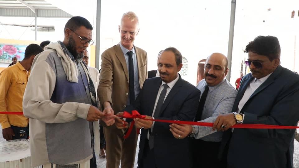 المحافظ بن ماضي يضع حجر الأساس لمركز صادرات الأسماك ويدشن مشروع منظومة الطاقة لمدارس ومجمعات تعليمية المحافظ بن ماضي يضع حجر الأساس لمركز صادرات الأسماك ويدشن مشروع منظومة الطاقة لمدارس ومجمعات تعليمية