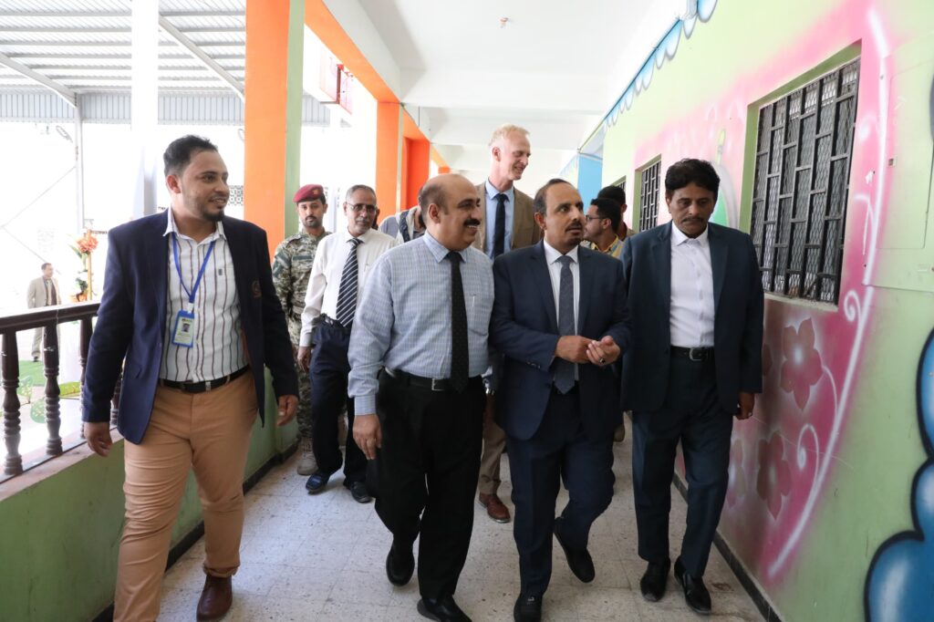 المحافظ بن ماضي يضع حجر الأساس لمركز صادرات الأسماك ويدشن مشروع منظومة الطاقة لمدارس ومجمعات تعليمية المحافظ بن ماضي يضع حجر الأساس لمركز صادرات الأسماك ويدشن مشروع منظومة الطاقة لمدارس ومجمعات تعليمية