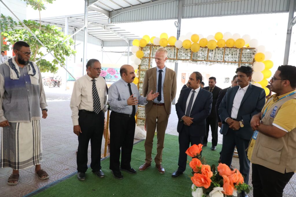 المحافظ بن ماضي يضع حجر الأساس لمركز صادرات الأسماك ويدشن مشروع منظومة الطاقة لمدارس ومجمعات تعليمية المحافظ بن ماضي يضع حجر الأساس لمركز صادرات الأسماك ويدشن مشروع منظومة الطاقة لمدارس ومجمعات تعليمية